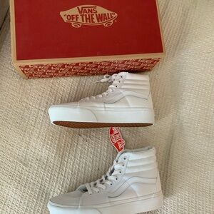 New in box Vans White Skatin Sk8-Hi Hitop Original Platform Canvas Sneaker Shoe